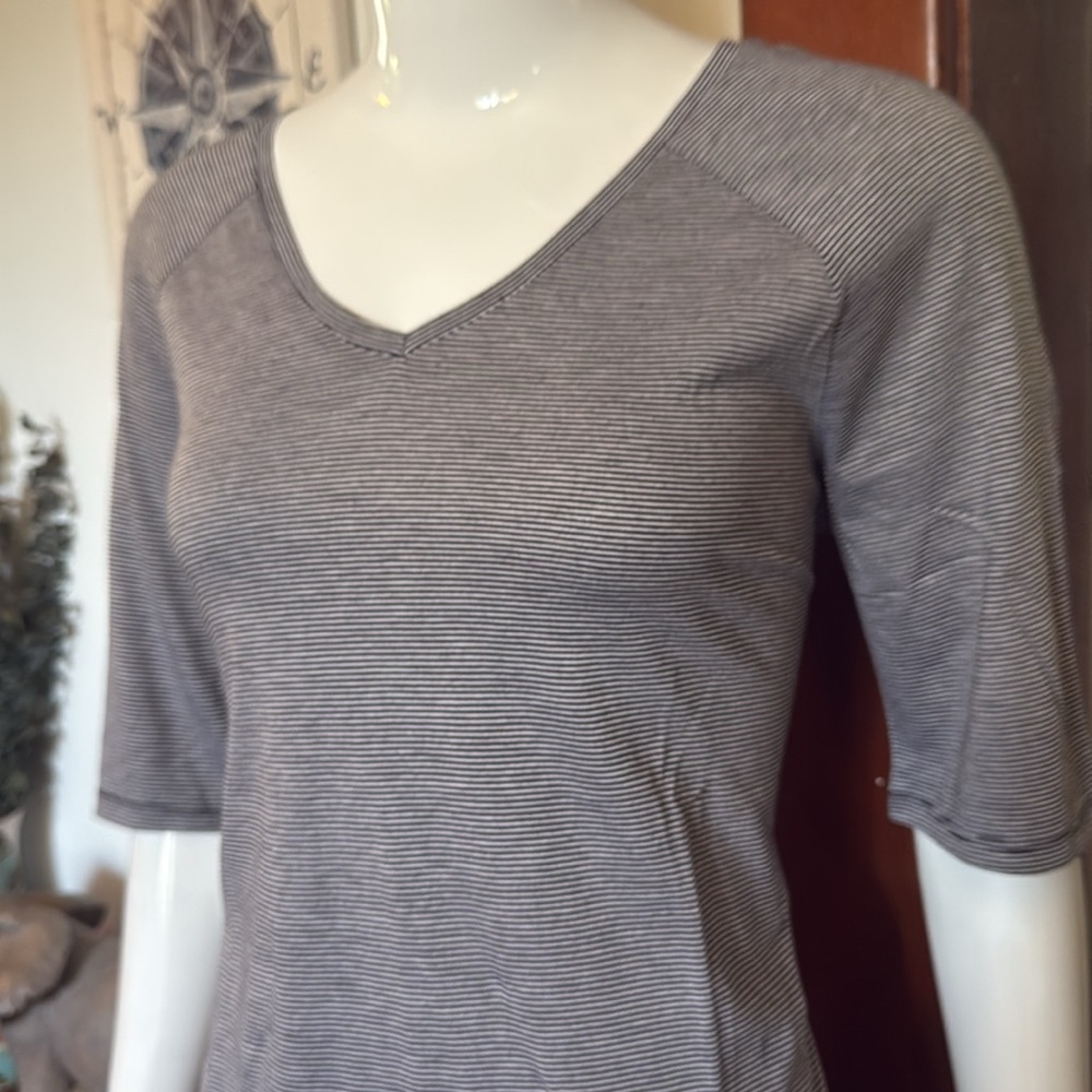 NWT northern reflections size small Gray Striped Women's Top